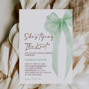 Invitación Ella está atando la ducha de novias verde Knot
