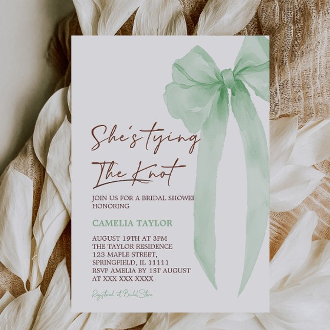 Invitación Ella está atando la ducha de novias verde Knot (Subido por el creador)
