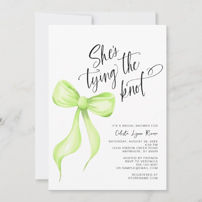 Invitación Ella está atando la ducha de novias verde sin cari (Anverso)