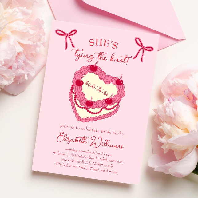 Invitación Ella está atando la ducha nupcial de cerezo (She's Tying the Knot Coquette Cherry Bridal Shower Invitation)