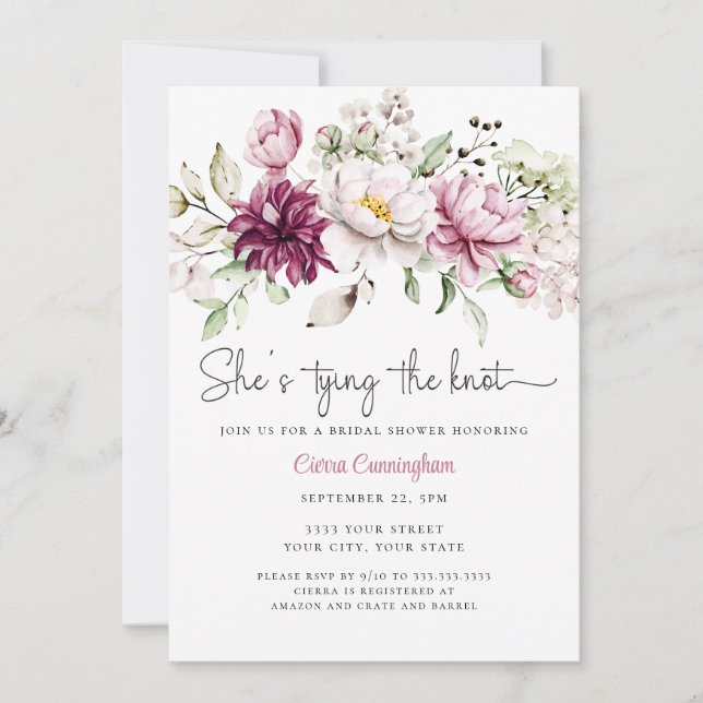 Invitación Ella está atando la novia floral rosa burdeos de K (Anverso)