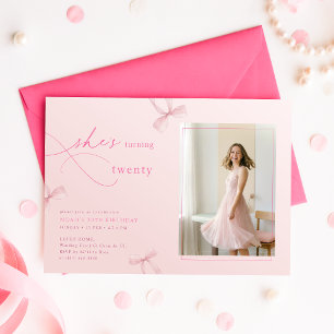 Invitación Ella está Cumpliendo Veinte Foto de lazo rosa cump
