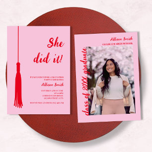 Invitación Ella Lo Hizo Chic Fleco Rojo y Rosa Foto Graduació