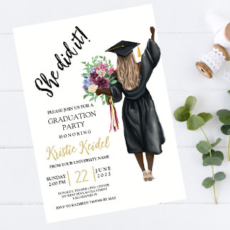 Invitación Ella lo hizo en la fiesta de graduación