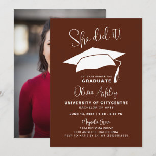 Invitación Ella Lo Hizo Graduación De Foto De Borgoña