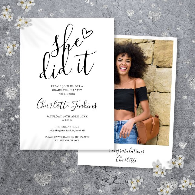 Invitación Ella Lo Hizo Script Heart Photo Fiesta de Graduaci (She Did It Script Heart Photo Graduation Party Invitation)