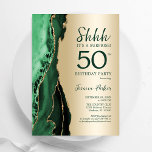 Invitación Emerald Green Gold Agate Sorpresa 50 cumpleaños<br><div class="desc">Invitación a la fiesta de cumpleaños número 50 de la ágata verde esmeralda y oro. Elegante diseño moderno con fondo geodésico de mármol agate acuarela, oro falso purpurina y tipografía de escritura. La carta de invitación de moda es perfecta para una elegante celebración del cumpleaños de las mujeres. Invitaciones Zazzle...</div>