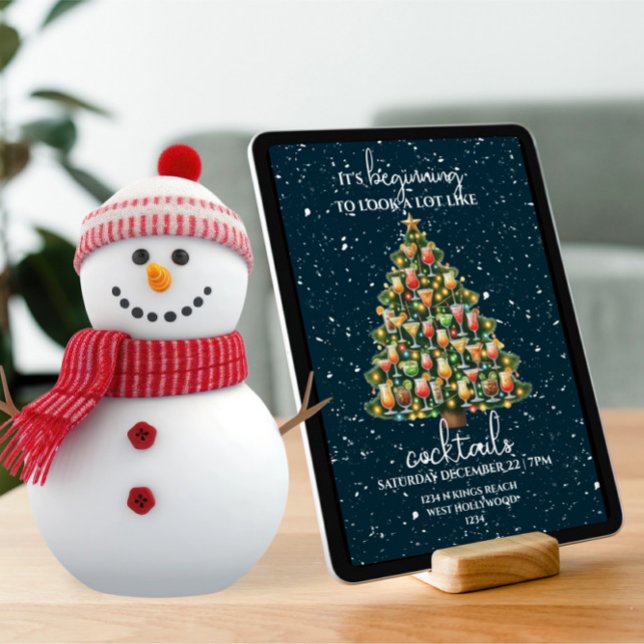 Invitación Empezando a parecerse mucho a los Navidades de cóc (Beginning to look a lot like cocktails Christmas Invitation
by Ricaso. Printed or digital download)