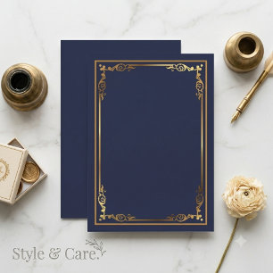 Invitación en blanco moderna azul marino con acent