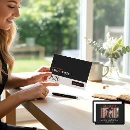 Invitación En Mi Era de Graduación rojo Minimalista Negro de 