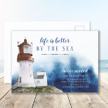 Invitación en movimiento de faro costero<br><div class="desc">Hermosa invitación acuática nueva con un faro costero rojo y blanco con un lavado de color azul oscuro.</div>