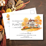 Invitación en movimiento de la casa de otoño de ac<br><div class="desc">Esta encantadora invitación cuenta con una escena de árboles de otoño acuáticos con una casa al fondo. Las palabras "Nuestra familia ha plantado nuevas raíces". Es la manera perfecta de hacer que sus amigos y familiares sepan de su próximo movimiento. Seguramente será un éxito con todos los que lo reciben....</div>
