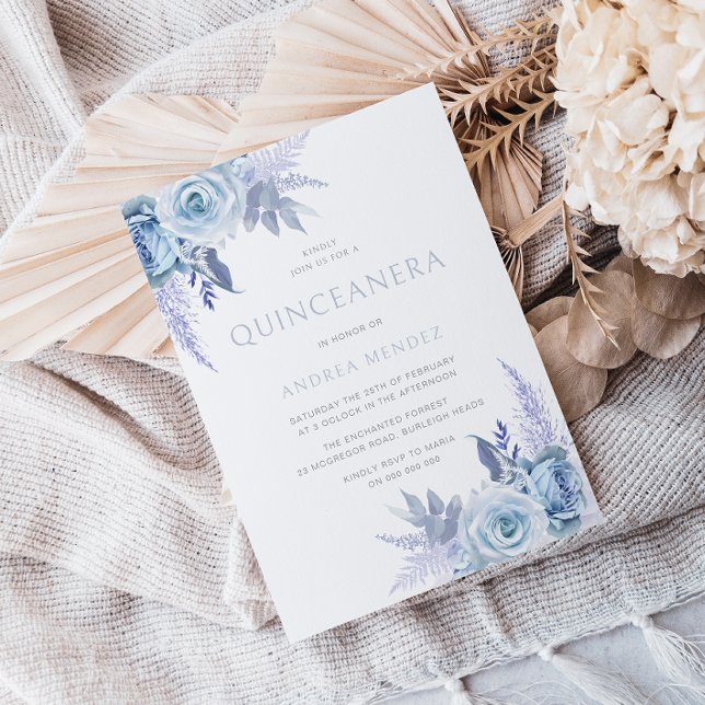 Invitación Encantado Dusty Azul Hermoso Floral Quinceanera (Subido por el creador)