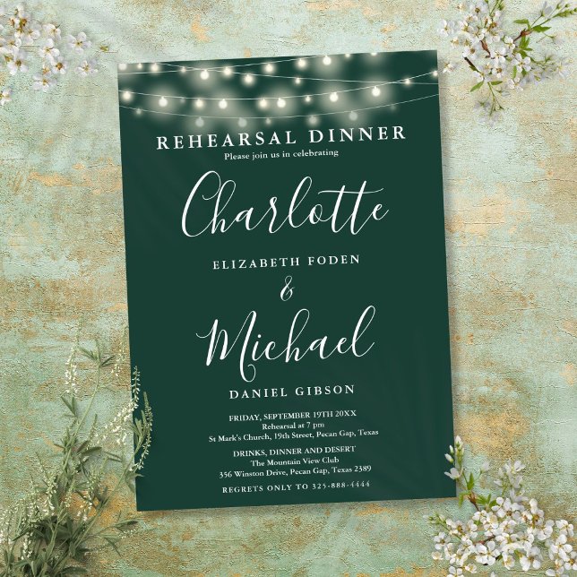Invitación Encendido de cuna con luces de cadena de escritura (String Lights Emerald Script Rehearsal Dinner Invitation)