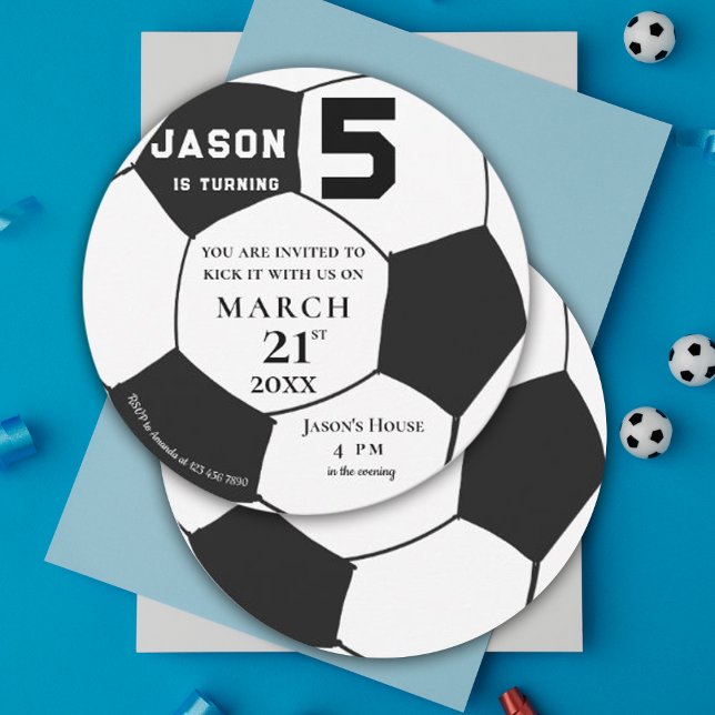 Invitación Énfasis en deportes de fútbol blanco negro (Black White Soccer Football Sports Themed Birthday Invitation)