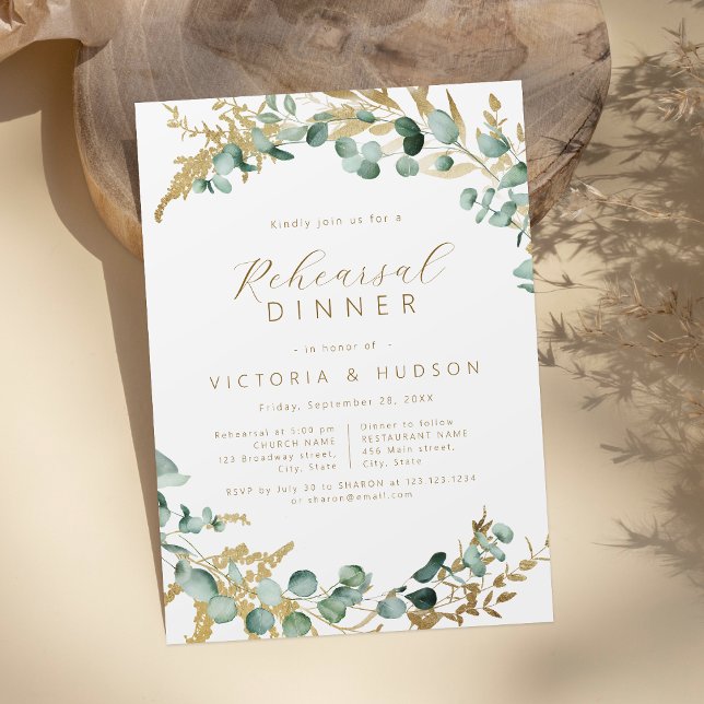 Invitación Ensayo rústico de eucalipto de oro de la vegetació (Rustic eucalyptus gold greenery rehearsal dinner invitation)
