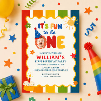 Invitación es divertido ser un colorido cumpleaños de color p
