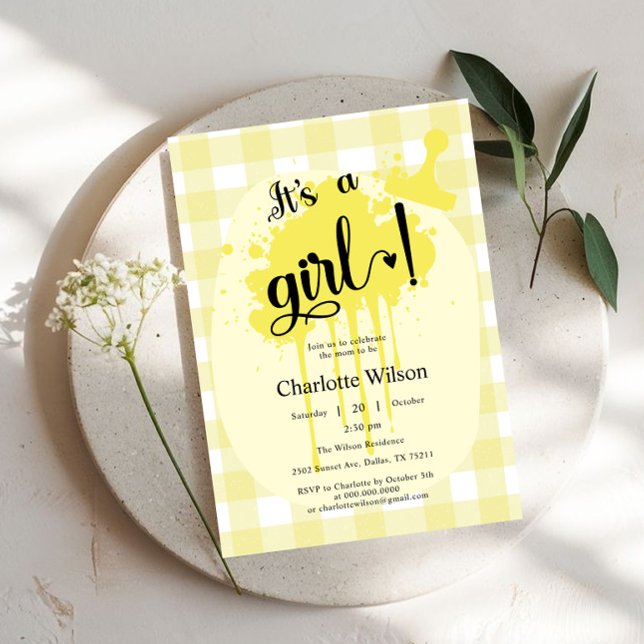 Invitación Es un Chica Pastel Yellow Gingham Baby Shower (Subido por el creador)