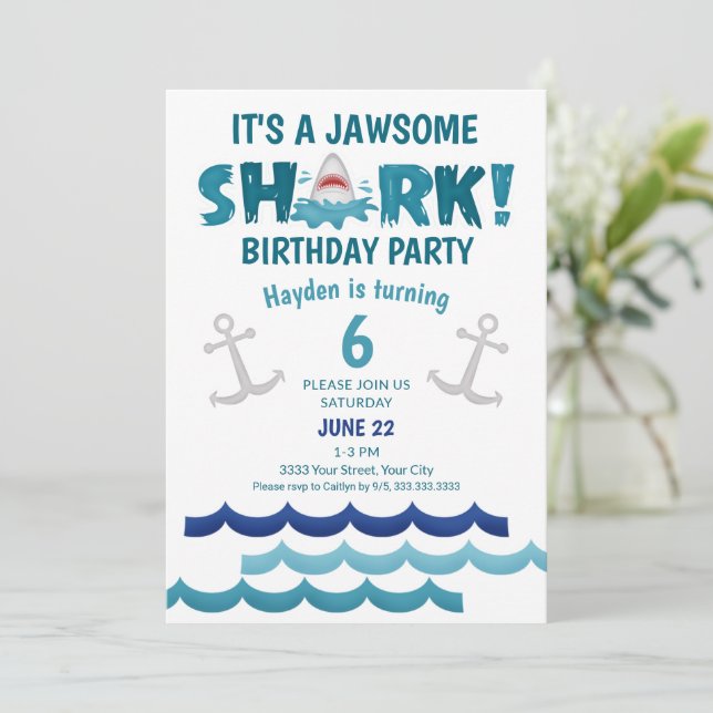 Invitación Es una fiesta de cumpleaños del tiburón jawsome (Anverso de pie)