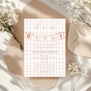Invitación ¡Es una niña! Tierno baby shower de cuadros marron