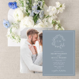 Invitación Escudo Dusty Blue Leafy Monograma Boda fotográfico