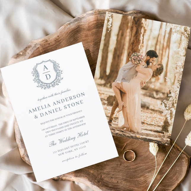 Invitación Escudo Floral Azul Dusty Boda Monograma Elegante (Subido por el creador)