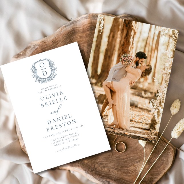 Invitación Escudo Floral Azul Dusty Boda Monograma Elegante (Subido por el creador)