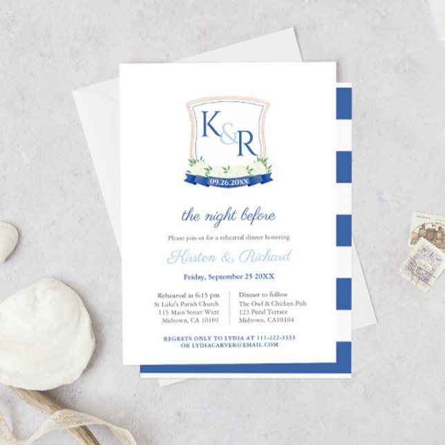 Invitación Escudo Náutico Preppy Boda ensayo Cena (Coastal-inspired White Hydrangeas Monogram Crest wedding rehearsal dinner invitation)