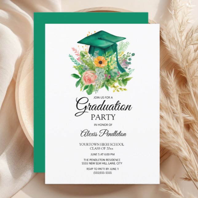 Invitación Escuela Secundaria Green Graduation Cap Floral (Green graduation cap party invitation)