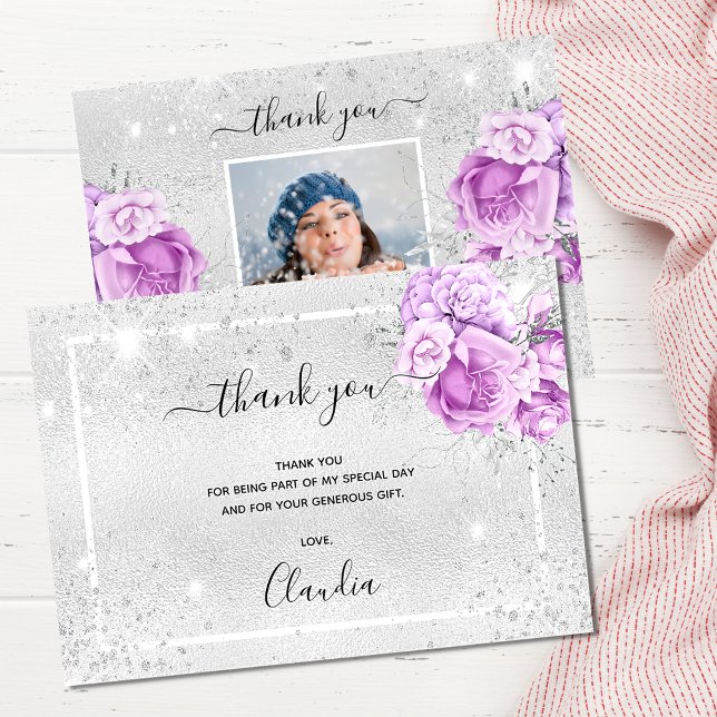 Invitación Espaldas florales de plata morada de cumpleaños (Subido por el creador)