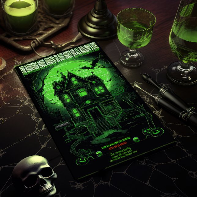 Invitación Espeluznante Fiesta de Halloween en Mansión Verde (Spooky Fun Haunted Mansion Glowing Green and Black Halloween Party Invite)