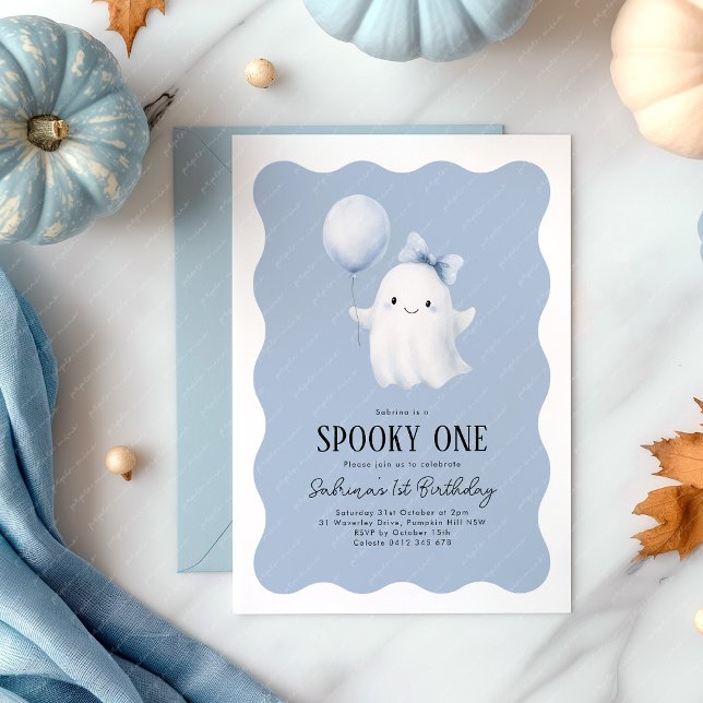 Invitación Espeluznante Globo Azul Fantasma De Primer Cumplea (Spooky One! Halloween themed 1st birthday party invitation for a boy with cute ghost with balloon)