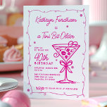 Invitación Espresso Martini 40 cumpleaños un poco más viejo d<br><div class="desc">Esta invitación de cumpleaños temática espresso martini,  caprichosa y femenina,  cuenta con un gran martini de doodle rosado y un marco. Todo el texto es editable.</div>
