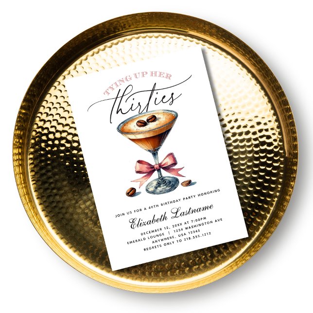 Invitación Espresso Martini Tirando Su Cumpleaños De Los Trei (Espresso Martini Tying Up Her Thirties Birthday Invitation)