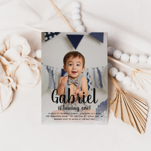 Invitación Está convirtiendo la foto de primer cumpleaños de 