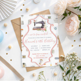 Invitación ¡Estamos cosiendo emocionados! Fiesta de cumpleaño