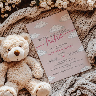 Invitación Estamos en Nueve Nubes Nubes de Huellas Baby Showe