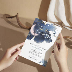 Invitación Estamos sobre la luna bebé ducha azul