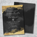 Invitación Estrella De Agua De Oro De David Mitzvah<br><div class="desc">Esta elegante invitación a Bat Mitzvah presenta un fondo negro con una acuarela de color oro falso o tinta de alcohol enmarcando la parte superior e inferior. El diseño muestra una mezcla de tipografía de guiones y tipos de letra serif clásicos, creando un aspecto sencillo pero sofisticado. En el centro,...</div>