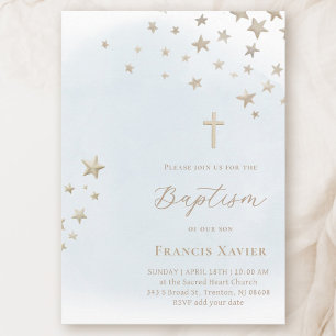 Invitación estrellas beige en cielo azul pastel   Bautizo