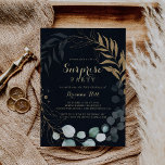 Invitación Eucalyptus Gold Calligraphy Blue Surprise Fiesta<br><div class="desc">Esta invitación a una fiesta sorpresa azul con la caligrafía dorada del eucalipto es perfecta para un simple cumpleaños, jubilación o cualquier fiesta sorpresa. Este diseño artístico presenta un follaje dorado a mano floral y acuarela de eucalipto verde en un fondo azul oscuro, bellamente acondicionado en un marco geométrico elegante....</div>