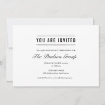 Evento corporativo formal en blanco y negro