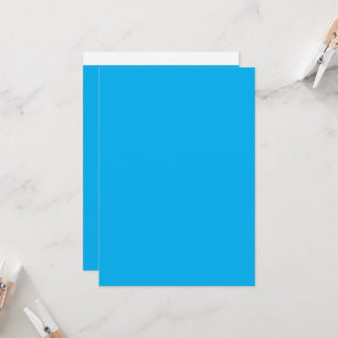 Invitación Experimente la belleza de un cielo azul con un avi