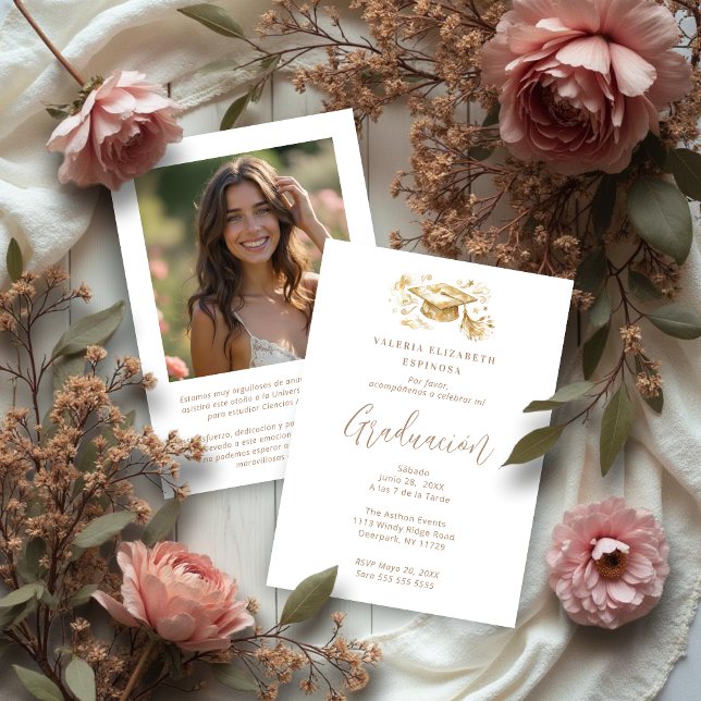 Invitación Exquisite Graduate Cap in Beige Tones Graduation (Exquisite Graduate Cap in Beige Tones Graduation Invitation Card Design in Spanish with Back Photo. )