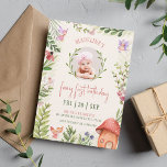 Invitación Fairy First Birday Forest Mushroom Photo<br><div class="desc">Presentamos la invitación final para la celebración del primer cumpleaños de tu niñita - ¡la invitación del primer cumpleaños de hadas! Con sus hermosas hadas, sus encantadas criaturas forestales, sus coloridas setas, sus floridas mariposas y su propia princesa de hadas, esta invitación cautivará a sus huéspedes. Los encantadores tonos pastel...</div>