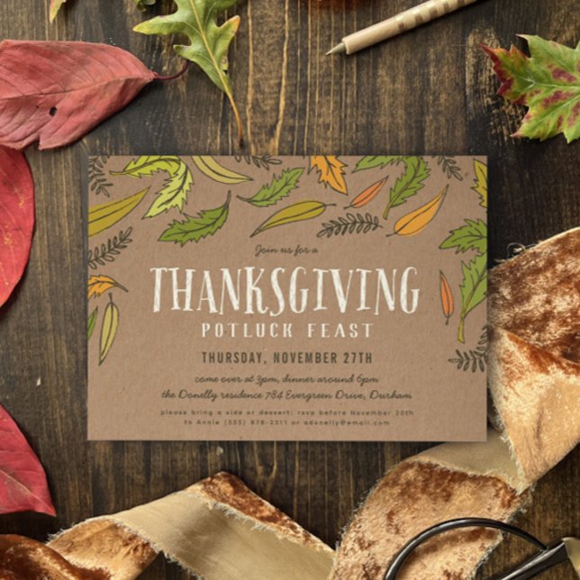 Invitación Fall Foliage Acción de Gracias Potluck Dinner (falling leaves illustrated rustic thanksgiving dinner invitation with brown, green and orange )