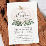 Invitación Fall Greenery White Pumpkin Baby Shower<br><div class="desc">Un Pequeño Calabaza Está En Camino De La Invención De Baby Shower,  Invitación De La Calabaza Baby Shower,  Caída De Baby Shower,  Cosecha Baby Shower,  Otoño Baby Shower</div>