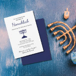 Invitación Familia Menorah azul simple Hanukkah Fiesta<br><div class="desc">Invitación del partido Hanukkah,  con un sencillo diseño de menorah azul y tipografía de escritura. Con letras en personalizable azul,  puede añadir su propia información. Una manera festiva de celebrar la primera noche de Chanukah con amigos y familia.</div>