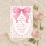 Invitación Fancy Coquette Sweet 16 Pink Bow Cumpleaños<br><div class="desc">Celebre dieciséis con estilo con esta romántica invitación Sweet 16 de inspiración vintage, con un arco rosa rosa rubí pintado a mano, delicado papel de pared de rayas rosas y detalles de encajes suaves. Con su paleta pastel de ensueño y su elegancia de coqueta, este diseño aporta un toque de...</div>