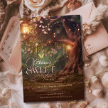 Invitación Fantasía Woodland Enchanted Forest Glow Sweet 16<br><div class="desc">Este diseño cautivador los invita a entrar en un bosque mágico donde florecen flores caprichosas en tonos vibrantes y delicadas mariposas revoloteando entre el follaje. Cada rincón del bosque está vivo con colores y maravillas, creando una atmósfera de pura magia y deleite. Perfecto para celebrar un Dulce Dieciséis con encanto...</div>